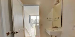 Contemporary Townhome Steps from Jefferson Park & LoHi!! Gallery 20