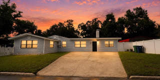 7301 N DARTMOUTH Avenue Gallery 1