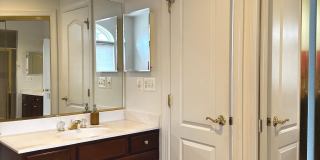 1607 SENECA Avenue Gallery 21