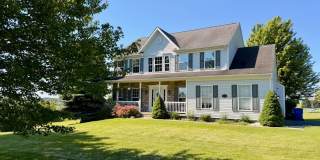 Large 5 Bedroom Home with Yard Gallery 1