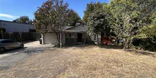 Cute Three Bedroom on Large lot! Gallery 1