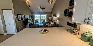 Seasonal/short term 2/2 vacation condo close to Anna Maria Gallery 11