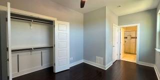 Great, modern 2 bedroom 2.5 bath available in South Austin! Gallery 36