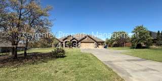 Beautiful Upscale 3BD/3BTH + Office Home on Over an Acre in Choctaw Gallery 10