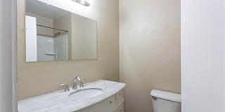 University Area Home - 4 Bed - 3 Bath Gallery 27
