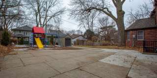 Gorgeous 5 Bedroom / 4.5 Bath Home located right off Happy Hollow Blvd! Gallery 39