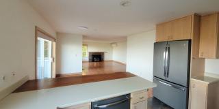 Bayview Condo 2 Bedrooms with Gas Fireplace  - S State St Gallery 25