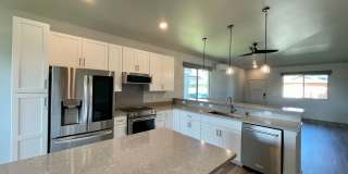 Home for Rent in Hoopili (Lehua) 4 BED/2.5 BATH + Garage! Gallery 1