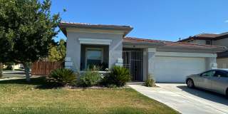 Beautiful Single Story 3 Bedroom 2 Bath! WITH SOLAR! Gallery 1