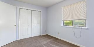 2 Bed/2 Bath with loft. Close to Campus On bus line. Gallery 13