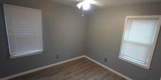 3 bed/1 bath bungalow - Now Available! Gallery 17