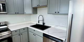 Downtown Clermont - Beautifully Renovated 2-Bed/1-Bath Upstairs Unit with Stunning Lake Minneola Views- Gallery 22
