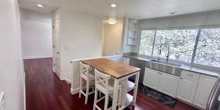 Charming 4 Bedroom Residence with Expansive Yard Gallery 10