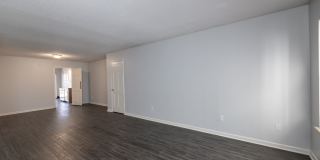 Colonial Apartments Gallery 50
