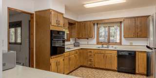 Vintage Charm Meets Modern Comfort in Fairbanks! Gallery 4