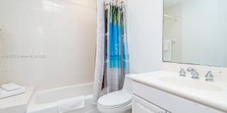 2118 NE 15th St Gallery 28