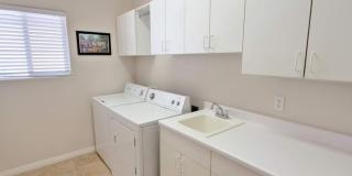 3 Bedroom, One Level Furnished Home in Emerald Ridge Gallery 17