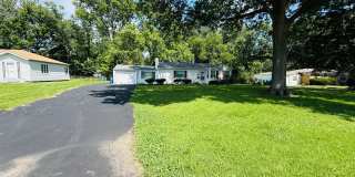 Two Bedroom Ferguson Home with Park Like Yard Gallery 4