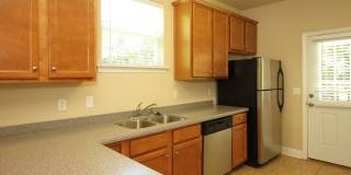 Hamptons on High – 4 Bedroom / 4 Bathroom Student Townhome Near FSU & TSC! Gallery 25