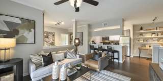 Lake's Edge Apartments Gallery 11