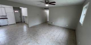 4696 Roosevelt Boulevard Gallery 7