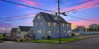 Charming 2BR Duplex in West Haven Gallery 1