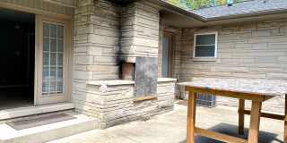 Spacious 3 bed/2 bath - walk to campus! Gallery 32