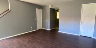 2 Bedroom 1.5 Bath Apt at the Monterey Square Apts NW OKC Gallery 7