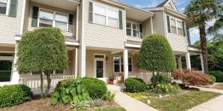 Beautifully Updated Townhome Near Historic Downtown Apex Gallery 1