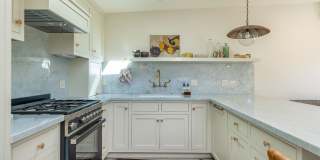 Downtown bungalow Gallery 22