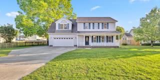 3 bedroom with BONUS! Fenced Yard Gallery 1