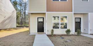 Beautiful unfurnished End unit - 2 bedroom 2.5 bath Townhouse - Holly Ridge Gallery 1