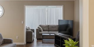 Room in 2 Bedroom Home at Brockett Pl Gallery 1