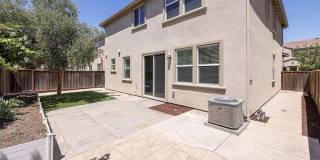 $4195.00 - Gorgeous and Ready for Move-In! Spacious 4 Br / 2.5 Ba in South Gilroy Gallery 22