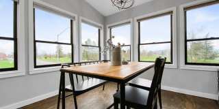 Portland Loft: Fully Furnished Loft Living with views of the golf course $300 Utility Fee Gallery 13