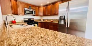Beautifully Vista Upgraded Upstairs Corner Condo Gallery 11
