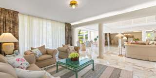 Kahala Oasis: Expansive 6BR Luxury Estate w/ Pool, Spa & Minutes to Beach Gallery 41
