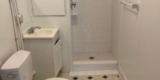Spacious 4 bdrm/2 bath Home Located in Richmond's Fan District w/Balcony!!  Walking Distance to VCU!!!! Gallery 10