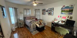 4 Bedroom Downtown Beauty! Gallery 17