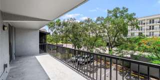 201 W LAUREL STREET Gallery 21