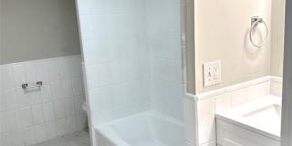 41 Woods Avenue Gallery 16