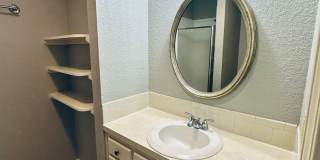 {1423} Updated Townhome + Two Car Garage + Fenced Yard + Lawncare Included Gallery 9