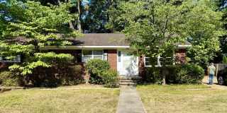 Three bedroom, 1.5 bath house in Burlington Gallery 1