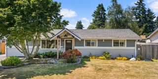 Beautiful Steilacoom Home with Private ADU, Covered Patio, Bonus Gym & A/C! Gallery 1