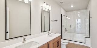 2800 Taylor Gallery 48