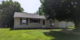 3 Bed 2 bath home located near shopping, schools, and parks Gallery 1