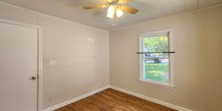 Live in the Heart of Downtown New Braunfels / Covered Front Porch / Carport & Storage / NBISD Gallery 19