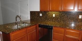 Beautiful 4 bed, 2.5 bath unit in Orange. Gallery 11