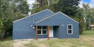 Beautiful 3 bedroom home available Early August! Gallery 1
