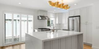 Steps from 17th Street - Beautifully Updated 2 Bed, 2.5 Bath Townhome in Newport Beach Gallery 5
